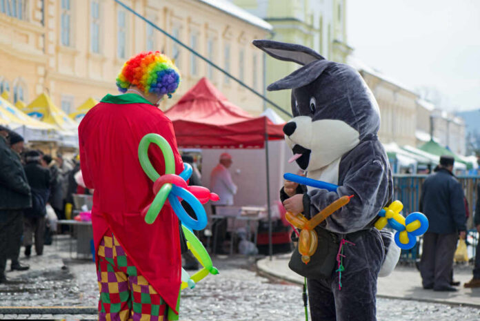 Giant,Easter,Bunny,Mascot,And,A,Freelance,Clown,Creating,Balloon