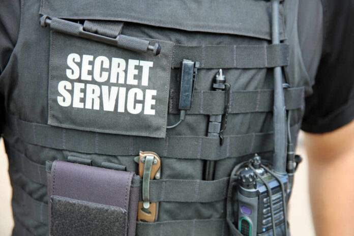 U.s.,Secret,Service,Officer,,Wearing,A,Vest,With,Various,Equipment