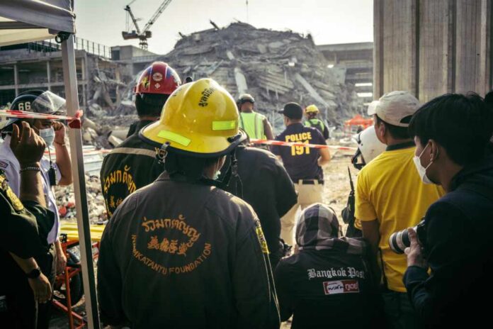 Bangkok,,Thailand,,March,28,,2025,Rescuers,In,Bangkok,Are,At