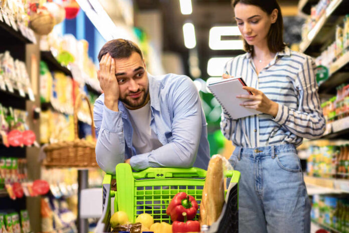 Portrait,Of,Woman,Holding,Checking,Grocery,Shopping,List,,Writing,In