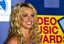 Britney Spears smiling at a music awards event