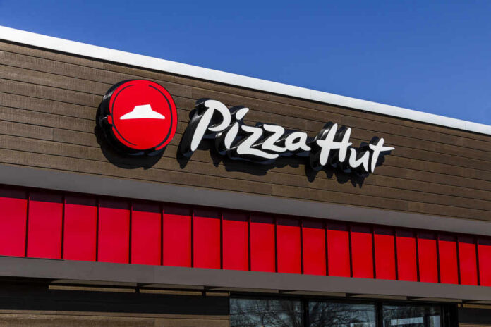 Indianapolis,-,Circa,February,2017:,Pizza,Hut,Fast,Casual,Restaurant. Pizza Hut storefront sign on a building exterior