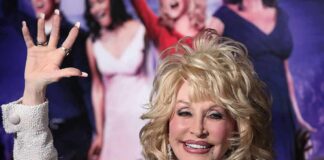 Dolly Parton waving at an event