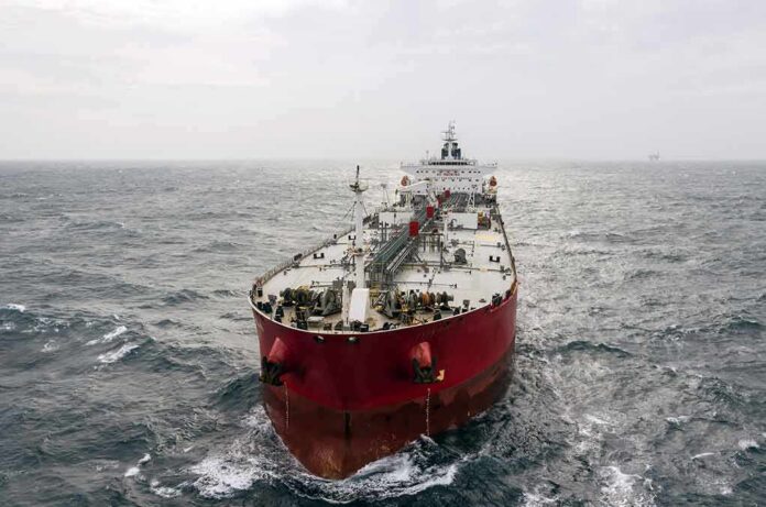 shutterstock_390166711 oil tanker ship at sea
